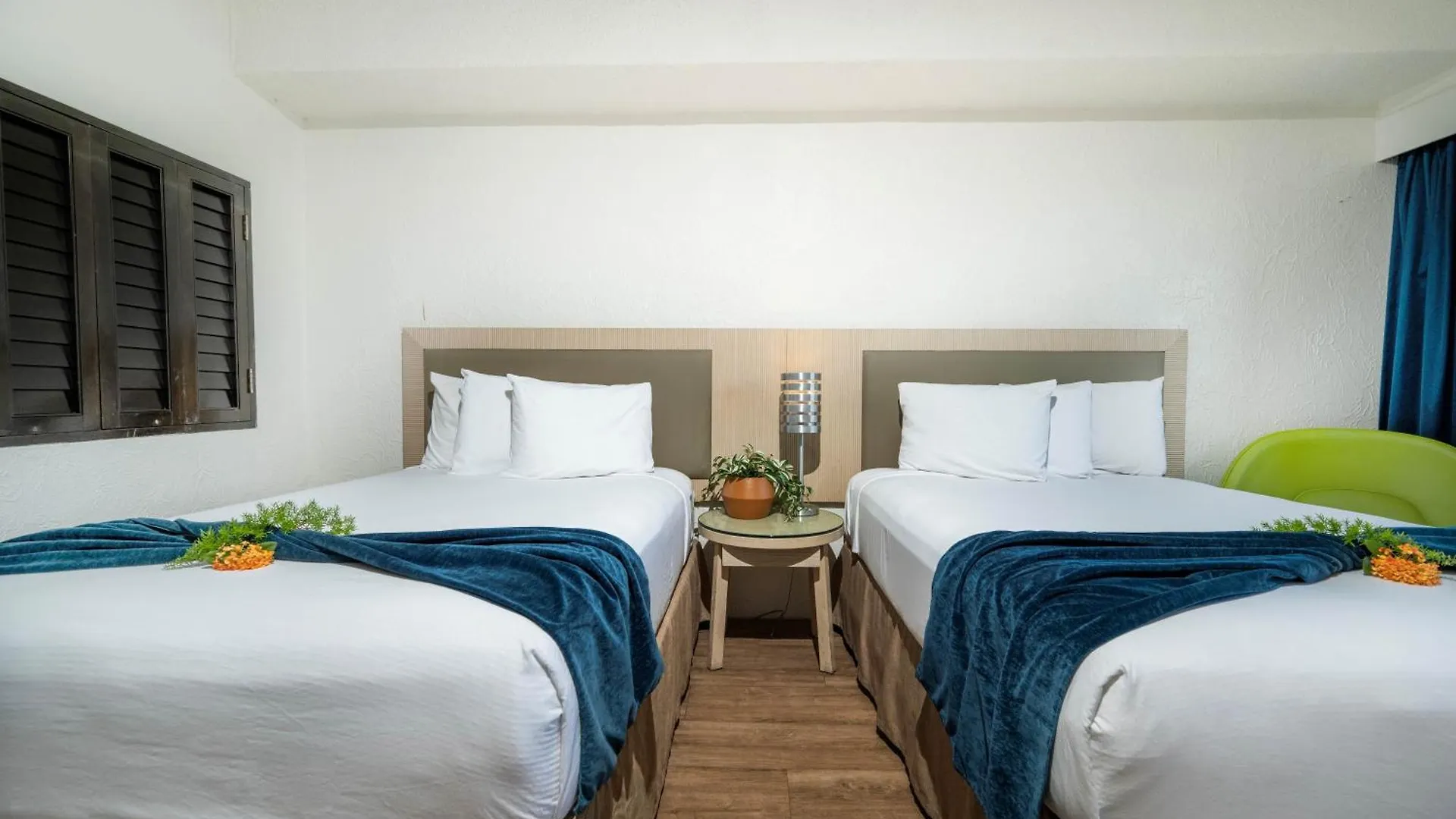 שארלוט אמלי Windward Passage Hotel 3*, שארלוט אמלי
