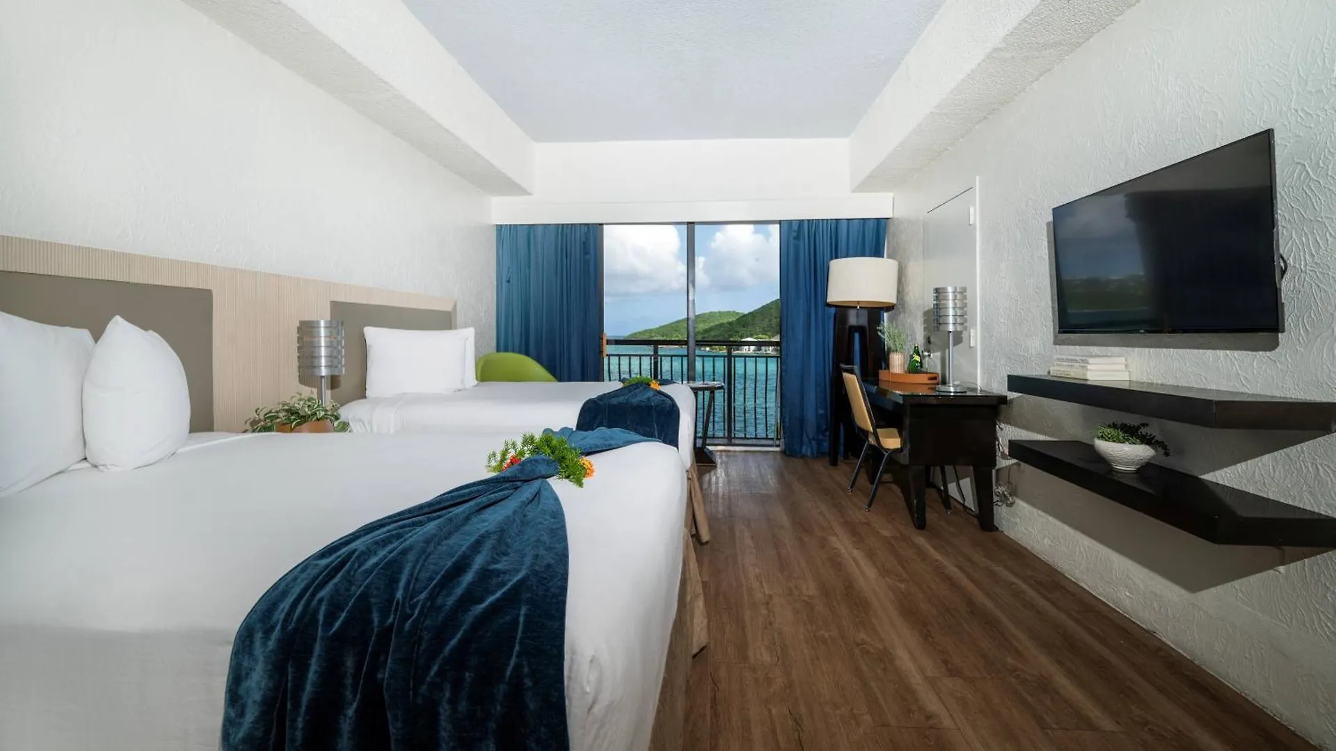 שארלוט אמלי Windward Passage Hotel