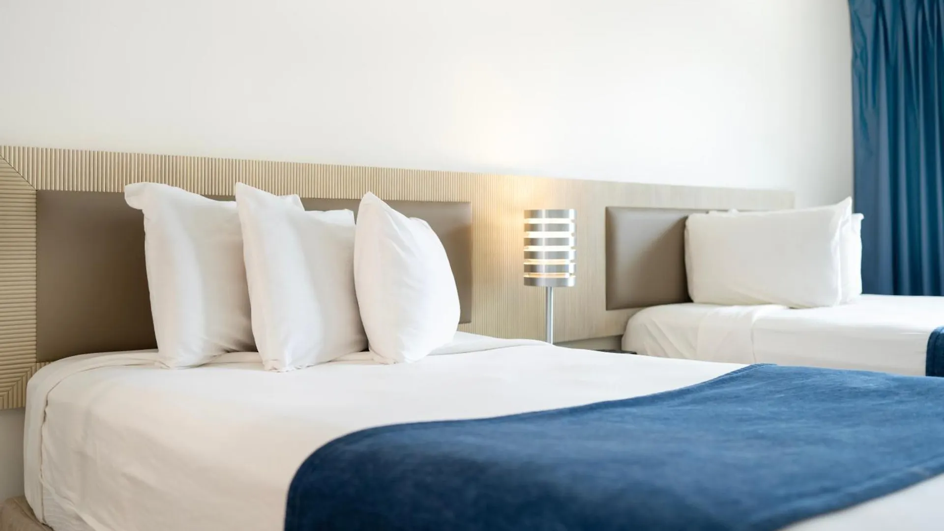 שארלוט אמלי Windward Passage Hotel שארלוט אמלי