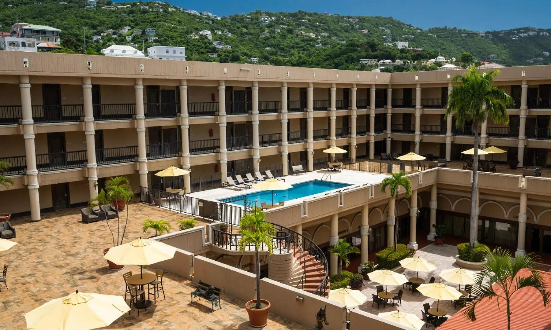 שארלוט אמלי Windward Passage Hotel  שארלוט אמלי