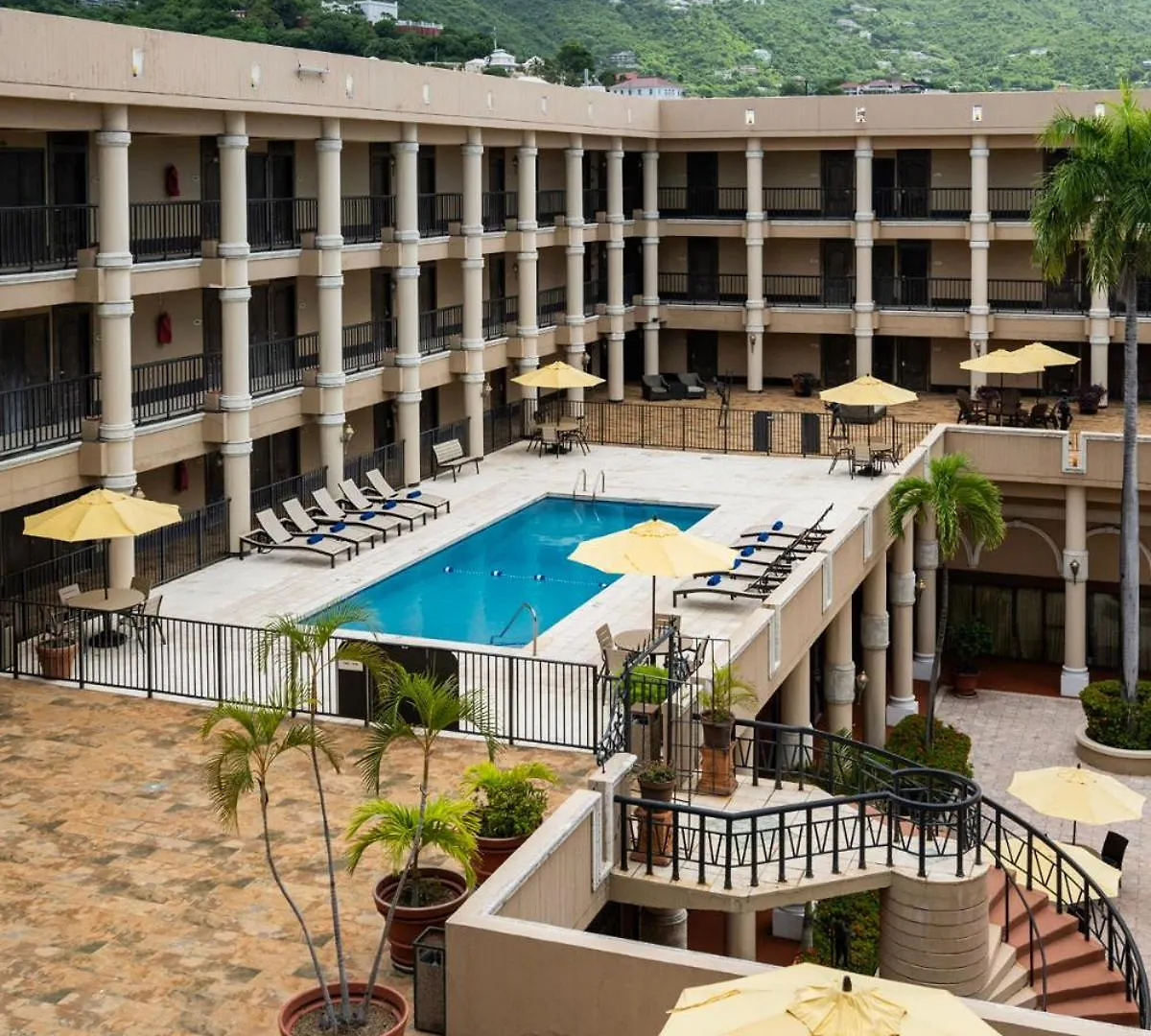 שארלוט אמלי Windward Passage Hotel  שארלוט אמלי