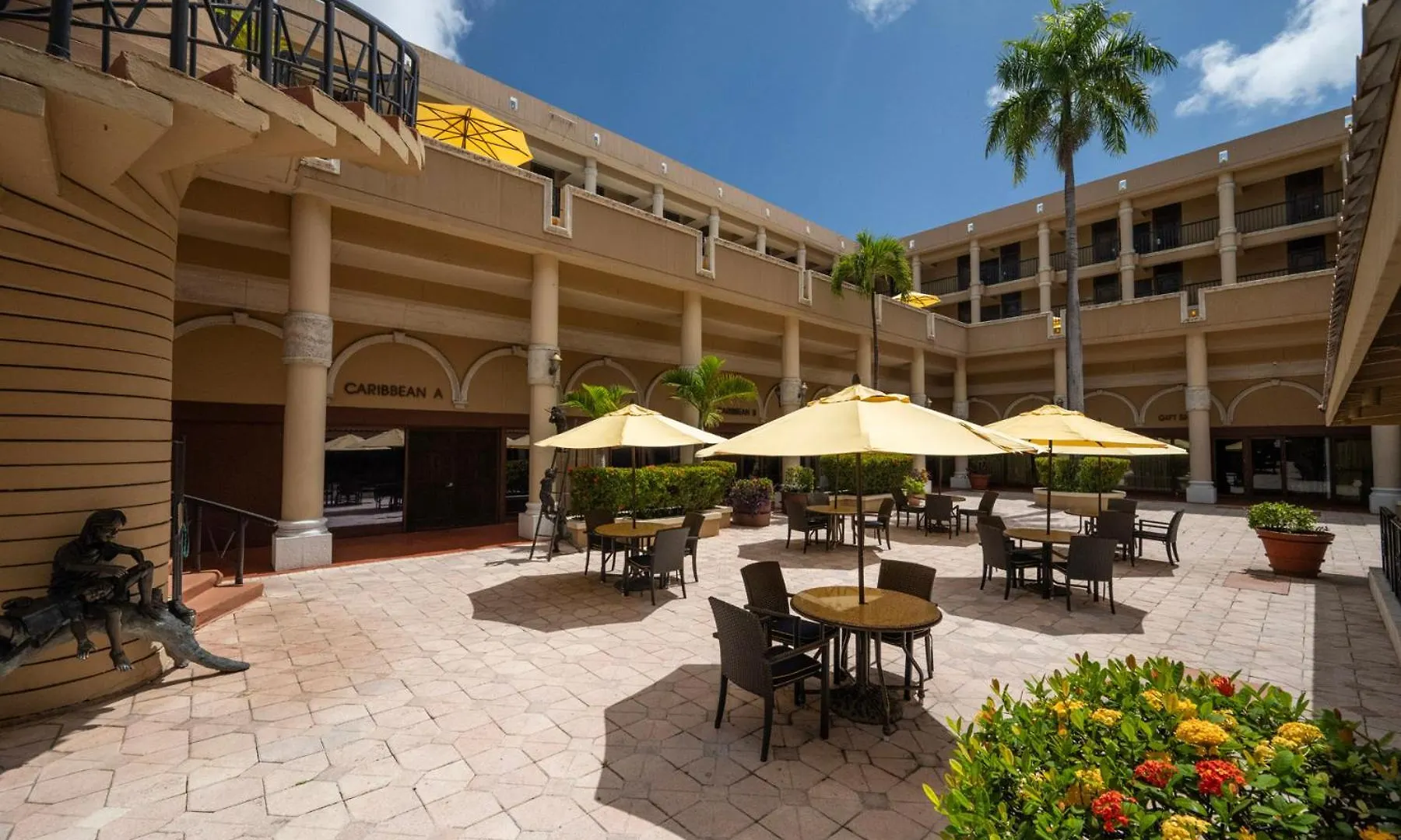 שארלוט אמלי Windward Passage Hotel