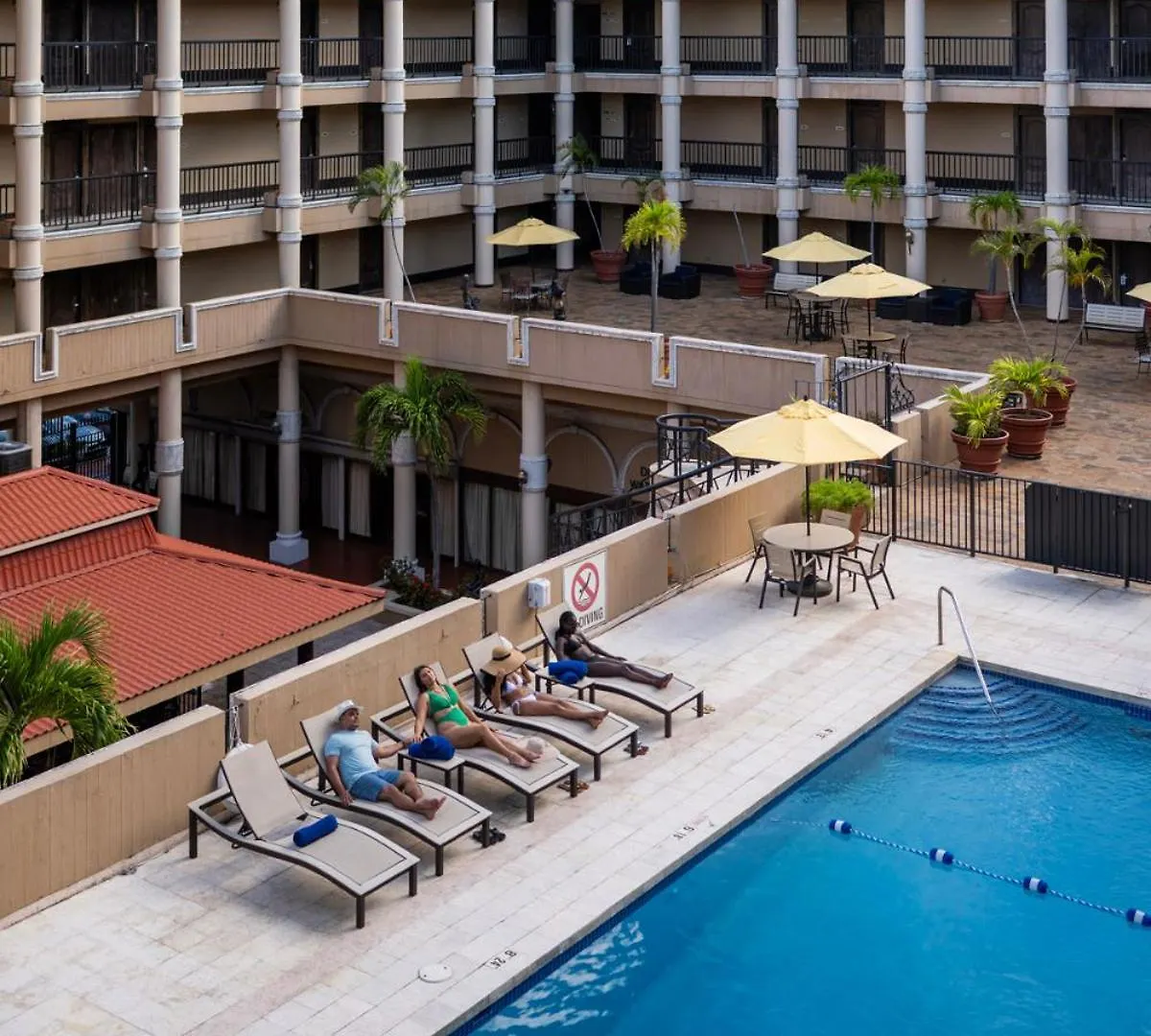 שארלוט אמלי Windward Passage Hotel שארלוט אמלי