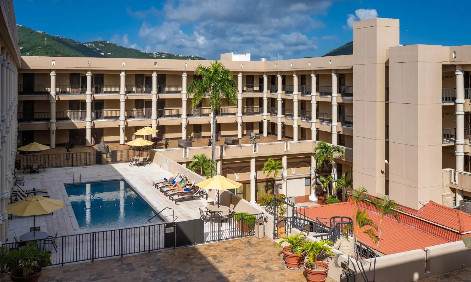 שארלוט אמלי Windward Passage Hotel  שארלוט אמלי